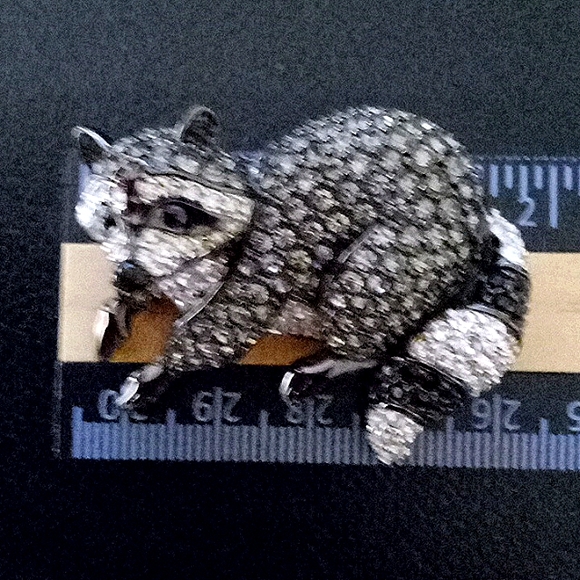 VINTAGE SWAROVSKI RACCOON BROOCH 🦝 - Picture 5 of 6